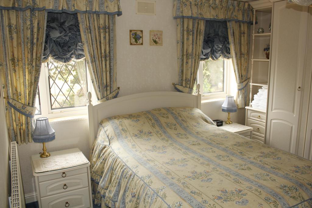 Pineview Guesthouse Poole Ngoại thất bức ảnh